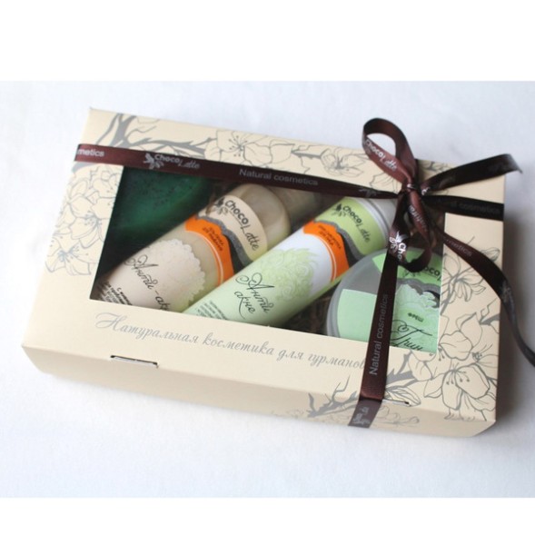 Коробка подарочная с окошком 20*12*4 см.