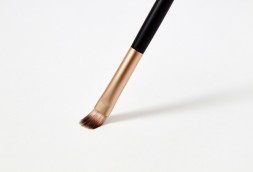 PuroBio Кисть для теней и консилера 04